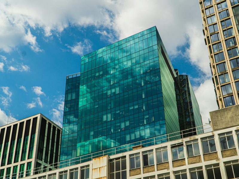 米国REIT ETF 徹底比較 2026 — VNQ・SCHH・XLRE の違いと配当利回り